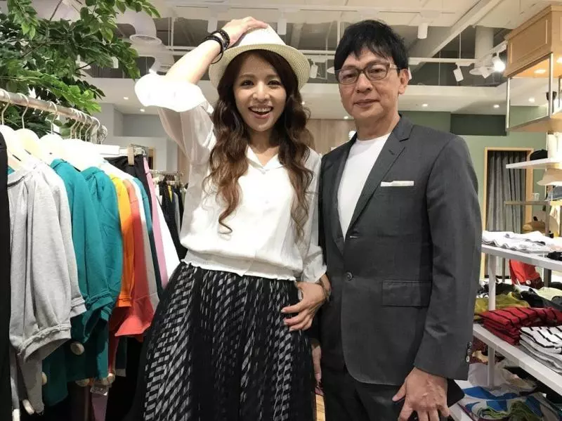 林葉亭轉行當老闆「全台60間分店」年收5億,與結婚老公22年「184公分帥兒也進演藝圈」!