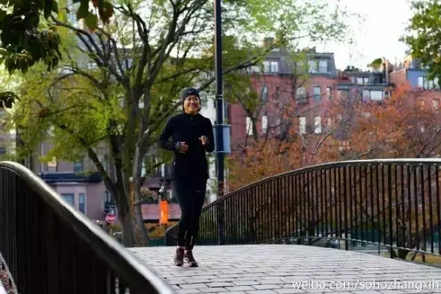 身家超過200億的54歲富婆!「每周跑步4次」從未停下腳步:因為自律所以富有!