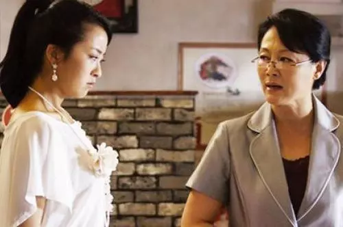 老公出軌婆婆卻要我淨身出戶!辦完離婚後「收到一條簡訊」我淚如雨下!