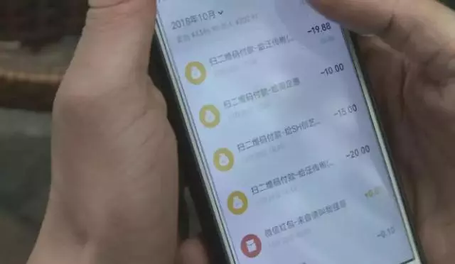 前同事每個月都「約吃飯請客」!傻哥以為賺翻 一年後卻發現自己帳戶被掏到剩10塊