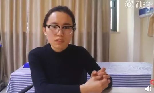 在購物單裡發現媽媽「偷買假髮」 女大生才驚覺「她已經化療了一年」自責:我不孝