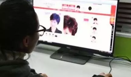 在購物單裡發現媽媽「偷買假髮」 女大生才驚覺「她已經化療了一年」自責:我不孝