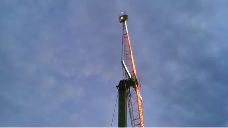 奇蹟弟開心去遊樂園 玩風火輪從「14層樓高被拋飛」...落地卻沒任何皮肉傷!