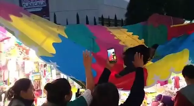 奇蹟弟開心去遊樂園 玩風火輪從「14層樓高被拋飛」...落地卻沒任何皮肉傷!