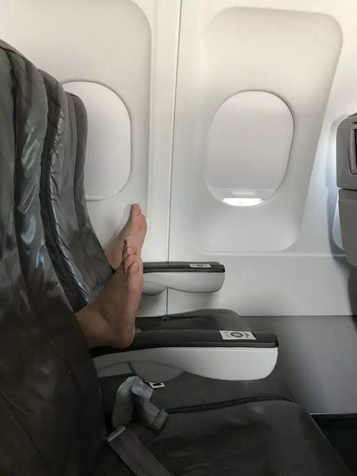 20種「應該被逐出地球」的可惡行為 用飛機冷氣吹乾內褲是沒遇過壞人?