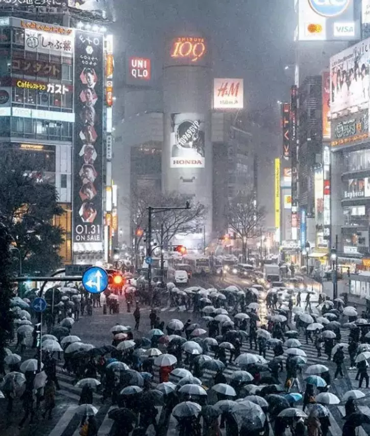 10張讓你瞬間不羨慕「老是在國外過節的富二代」 現實場景根本只是路人多的廢墟!