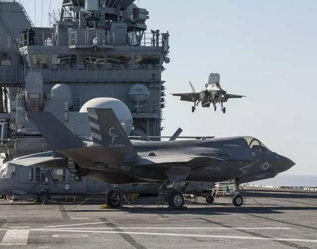 10架F-35B對上24架殲15也能占上風?專家:以一敵二還差火候