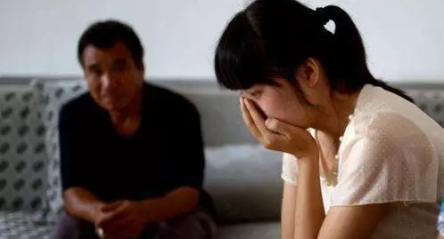 在姑子家發現我丟失的金項鍊,婆婆一把拉住我,她的話我把家砸了