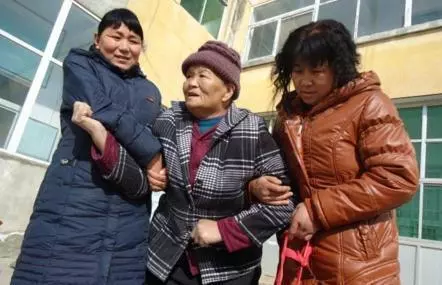 在姑子家發現我丟失的金項鍊,婆婆一把拉住我,她的話我把家砸了