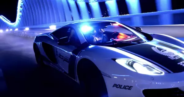杜拜沒有最狂只有更狂!這支集結「千萬超跑」的車隊一開上路,連飆車族都害怕到不出門!
