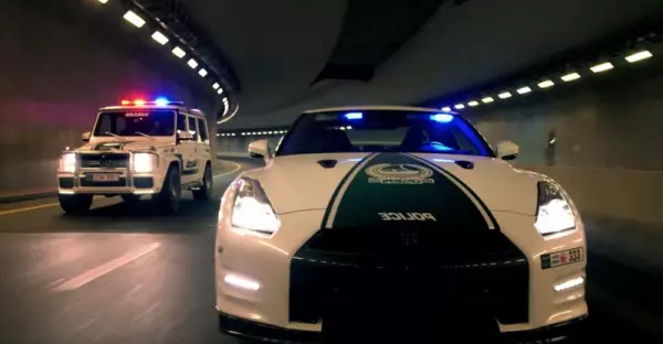 杜拜沒有最狂只有更狂!這支集結「千萬超跑」的車隊一開上路,連飆車族都害怕到不出門!