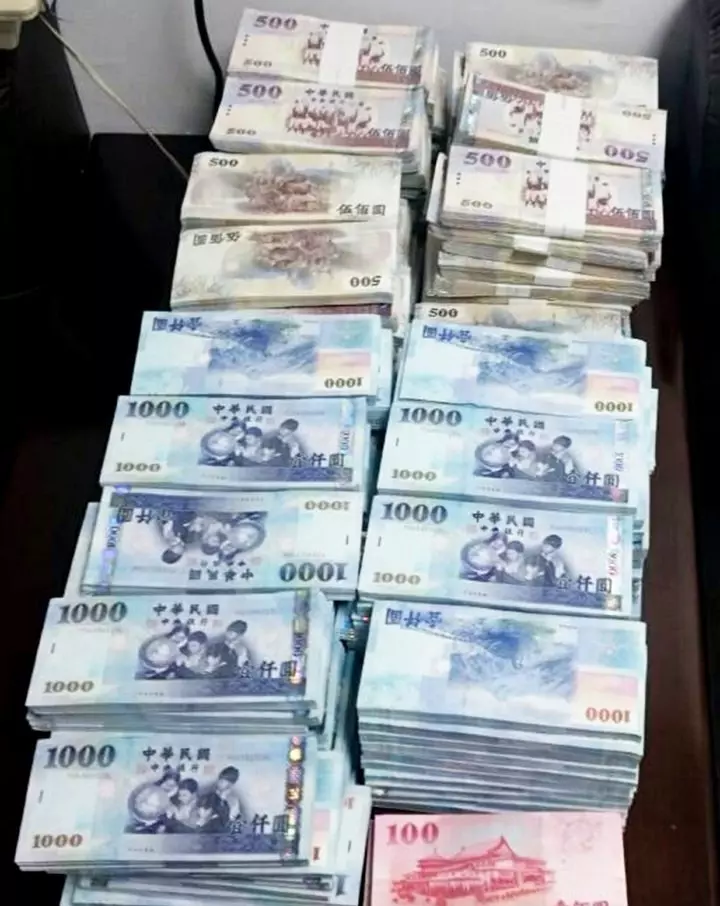 父親留下千萬財產,弟弟只要十萬,哥哥大喜回家訴說,妻子的話讓他淚流滿面!
