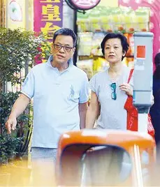不只謝金燕的孩子生父成謎!她在丈夫過世4年才鬆口:「肚子裡的孩子其實是.....」網友爆淚!
