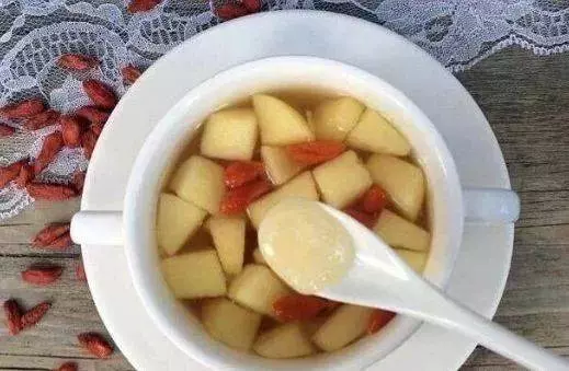 白天咳,晚上咳?蘋果和枸杞一起煮,是冬天最棒止咳藥,見效快 ,效果好,老人孩子都能喝