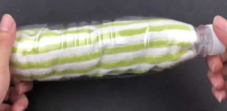 把毛巾塞進礦泉水瓶裡,解決了我們出遊時遇到的難題,省錢又省心