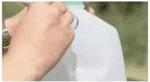 把毛巾塞進礦泉水瓶裡,解決了我們出遊時遇到的難題,省錢又省心
