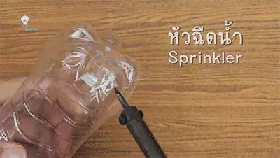 把毛巾塞進礦泉水瓶裡,解決了我們出遊時遇到的難題,省錢又省心