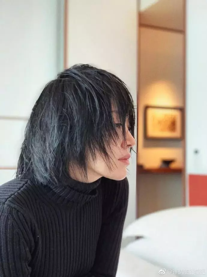 48歲莫文蔚的腿、60歲楊麗萍的美背、49歲許晴的臀:自律的人生有多可怕?