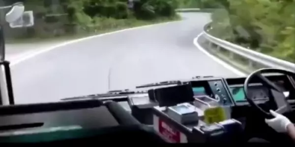 這才是真正的老司機!日本公車司機開山路影片曝光,網友驚訝到說不出話來:車神在此!