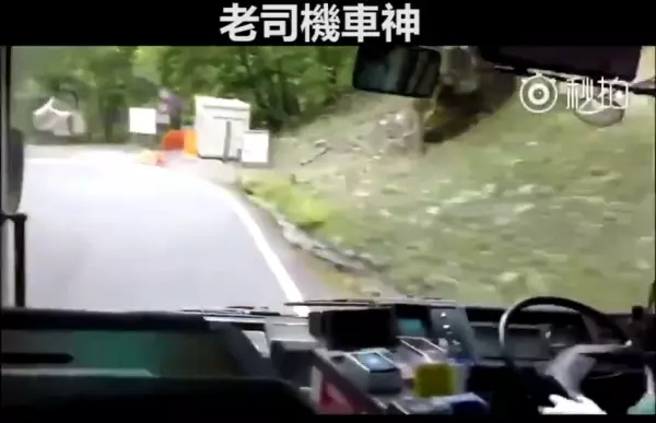 這才是真正的老司機!日本公車司機開山路影片曝光,網友驚訝到說不出話來:車神在此!