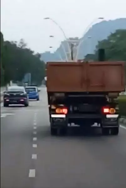 ◤華裔老翁遭羅厘輾死◢男女奮勇追車失敗［視頻］