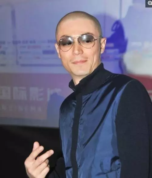 霍建華近照曝光,滿臉皺紋顏值不再,網友:他不像38歲像58歲!
