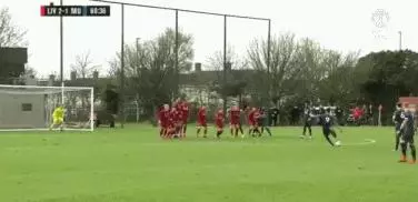 大逆轉!曼聯0-2落後3-2反超利物浦,青訓小王兩任意球+突破致勝