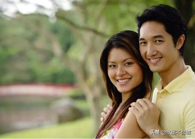 夫妻打架,婆婆伸手打兒媳婦,兒子:你走開,沒有你我們不能打架