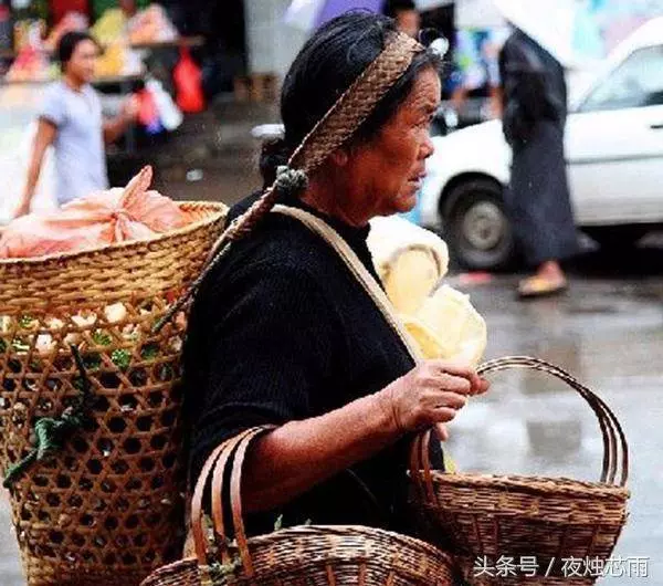大嫂冤枉我拿了婆婆的項鏈,當著一家人面搜我房間,搜完大嫂懵了