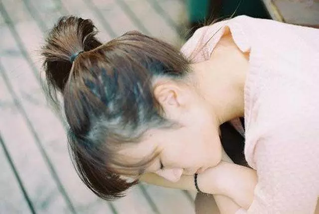 我連生2個女兒遭大嫂嘲笑,偷聽她打電話,我讓她度日如年
