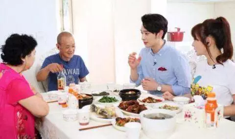老公出軌婆婆卻要我淨身出戶!辦完離婚後「收到一條簡訊」我淚如雨下