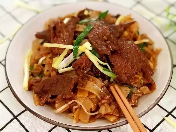 嫩滑的牛肉搭配順滑的河粉,看似樸實無華卻又無比美味