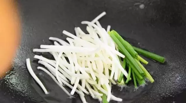 嫩滑的牛肉搭配順滑的河粉,看似樸實無華卻又無比美味