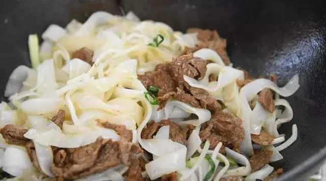 嫩滑的牛肉搭配順滑的河粉,看似樸實無華卻又無比美味