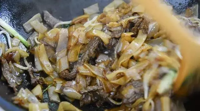 嫩滑的牛肉搭配順滑的河粉,看似樸實無華卻又無比美味