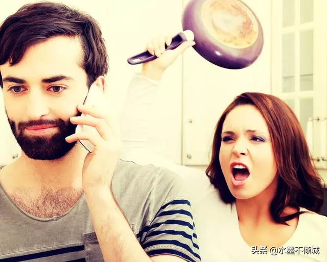 男人原諒出軌前妻,兩人復婚,母親憤怒:你幾輩子沒見過女人嗎?