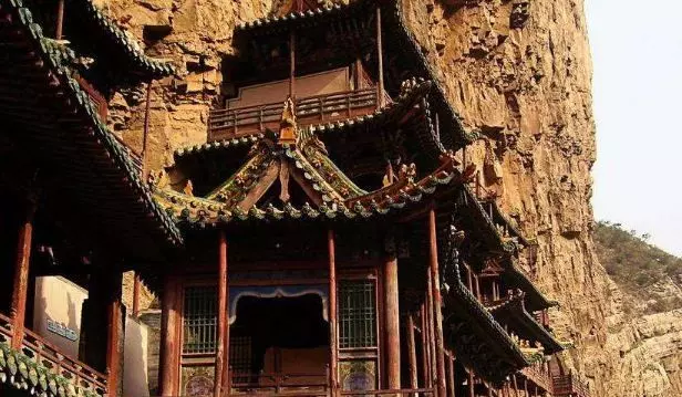 這座寺廟竟懸空60公尺?外國人都看傻… 近看嚇一跳:屹立1500多年不倒(影)