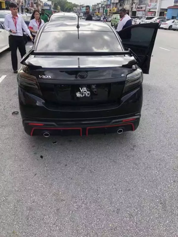 【今日瘋傳】車被撞美女網上發泄!撞人車主竟現身回嗆!錯在先還要跟人家大聲?