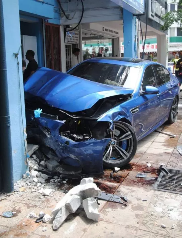 【今日瘋傳】車被撞美女網上發泄!撞人車主竟現身回嗆!錯在先還要跟人家大聲?