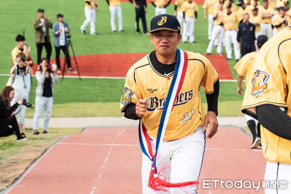 中職/犧牲短打現役最多 陳江和:打滾13年不是靠打擊