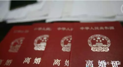 我娘家破產,我以為婆婆會逼我離婚,沒想到她卻直接搬到我娘家住