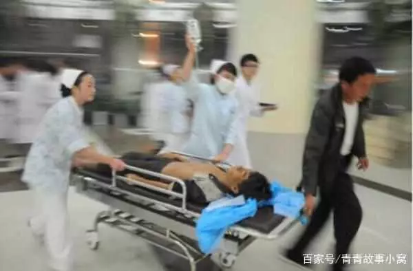 男子拋妻棄子在外另娶,妻子賭氣嫁給鄰居,三年後男子又回來了