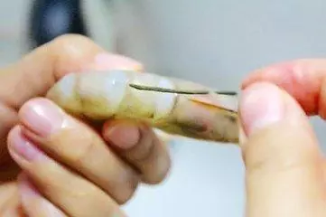 水煮大蝦該怎麼做才沒有腥臭味?原來很多人沒有注意到這一點