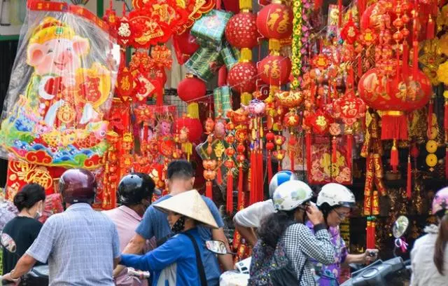 越南究竟保留多少中華文化?看越南人過農曆春節,中國風滿滿!