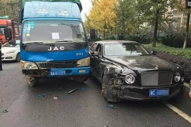 最貴的車禍,損失近一個億!