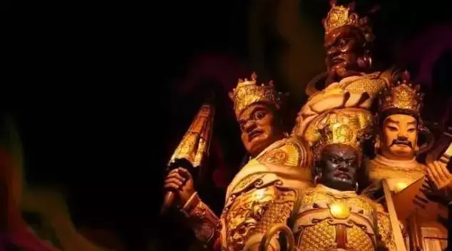 人在做,天在看!每個人身邊都有護法神。