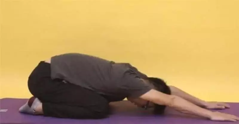 每天原地「青蛙式」50次,比跑步效果好,肩膀不僵硬,腰也不痛了