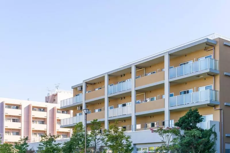 日本乾淨陽台讓人羨慕?超強迫症「整齊玻璃圍框」都是因為那塊不算你家!