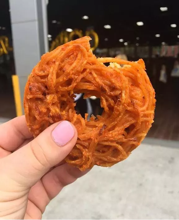 13個在另一國家超流行的「平常食物瘋狂吃法」 義大利麵甜甜圈VS蔥花冰淇淋你選哪個?