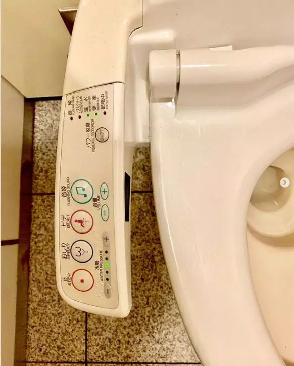 25個「讓你超想定居日本」的超酷日常 廁所有擦手機螢幕的布!
